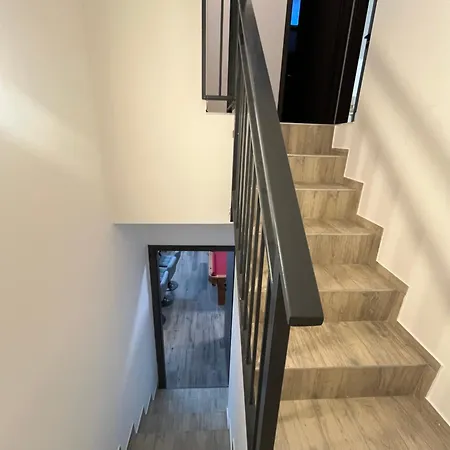 Brothers House * Balatonszarszo