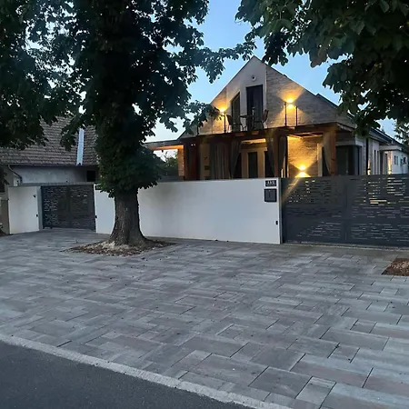 Brothers House Holiday home Balatonszarszo