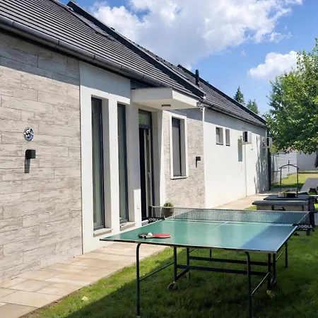 Brothers House بالاتونسزارسكو