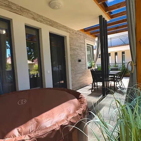 Brothers House * באלאטונסארסו