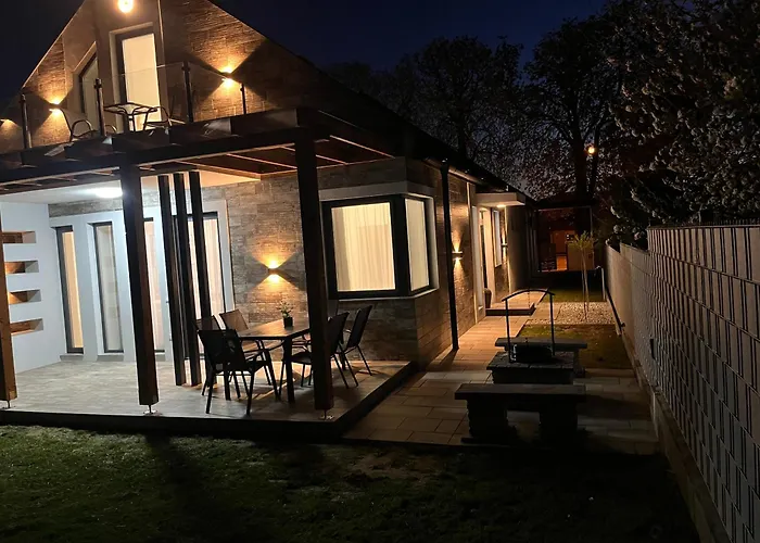 Brothers House באלאטונסארסו